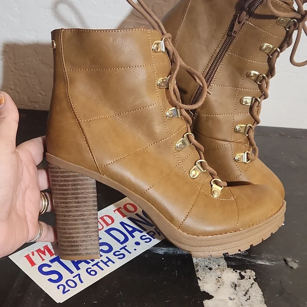 GBG GUESS 7.5M High Side Zip Lace Up Heel Boot